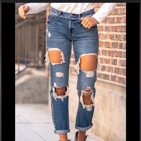 KanCan Belfast Mid-Rise Destroyed Boyfriend Straight Jeans 25 Ripped - Picture 1 of 8